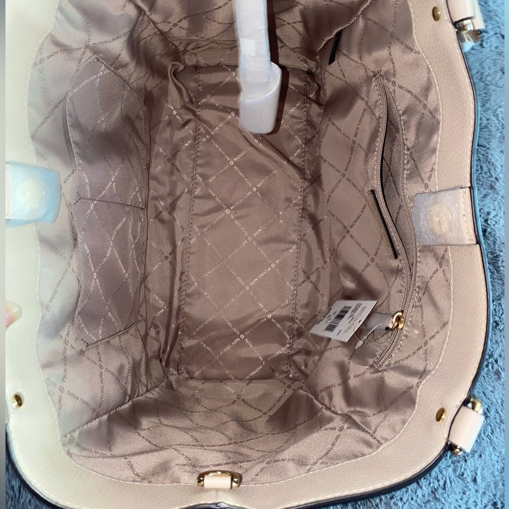 🆕MK Pebbled Leather Tote| 👜 Style: Arlo Buff Large| Versatile design - Picture 9 of 10